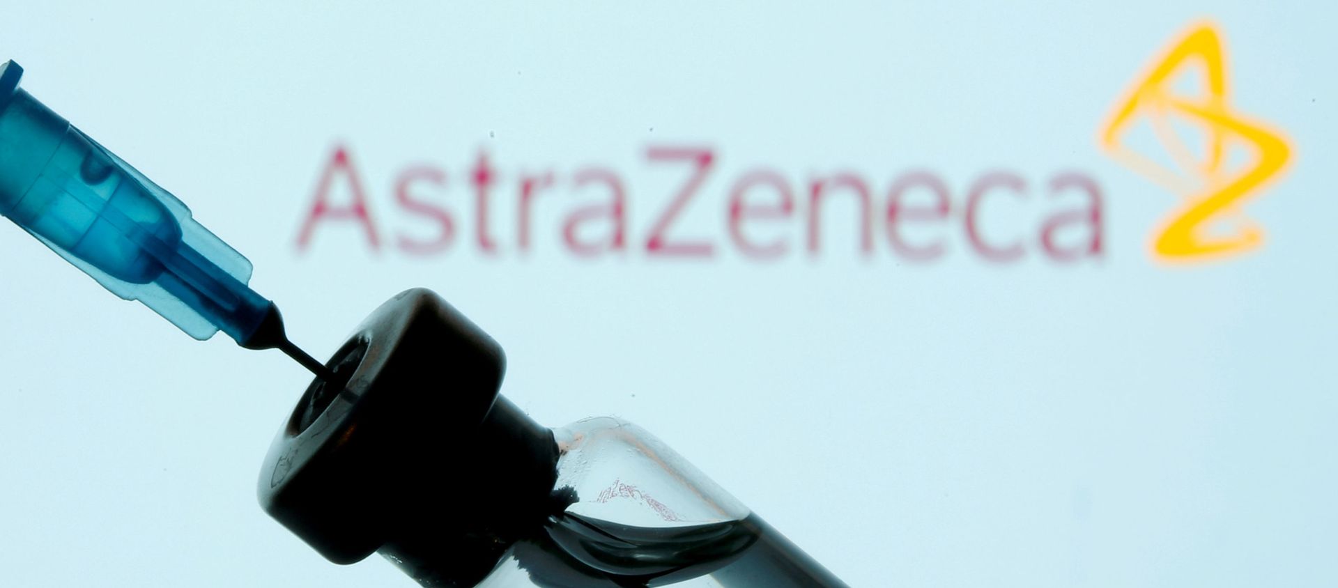 FILE PHOTO: A vial and syringe are seen in front of a displayed AstraZeneca logo in this illustration taken January 11, 2021 FILE PHOTO: A vial and syringe are seen in front of a displayed AstraZeneca logo in this illustration taken January 11, 2021 - Sputnik International, 1920, 01.02.2021