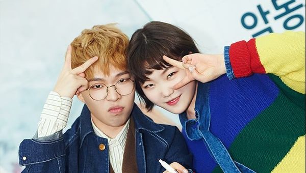 K-Pop Duo AKMU Renews Contract With YG Entertainment - Sputnik International