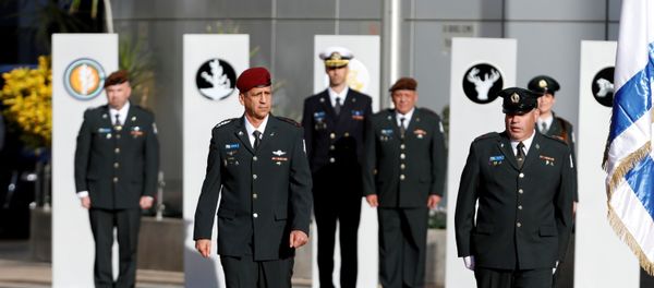  Incoming Israeli Chief of Staff Aviv Kohavi reviews an honour guard during a handover ceremony where he replaces Lieutenant-General Gadi Eizenkot, at the Defense Ministry in Tel Aviv, Israel January 15, 2019 - Sputnik International