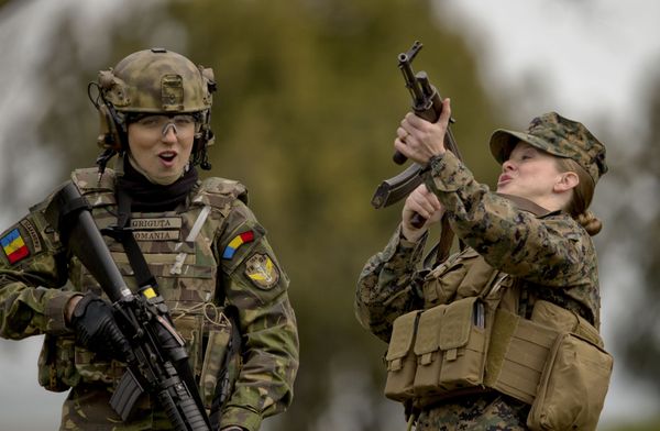 Beauty on Duty: Female Soldiers Standing Guard for Their Homeland - Sputnik International