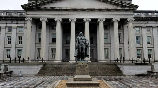 U.S. Treasury Building and Albert Gallatin Statue - Sputnik International