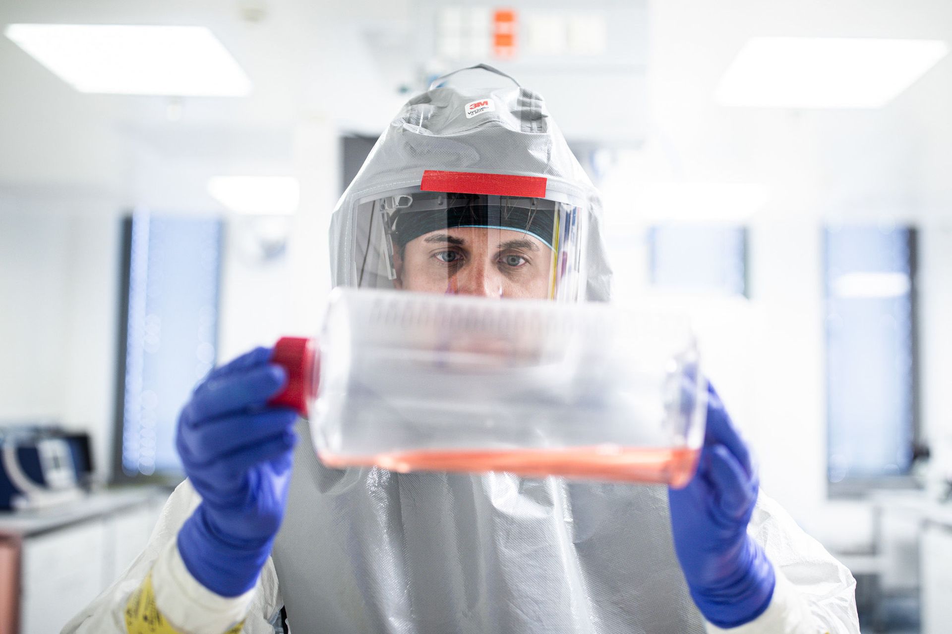 France's Gov't in Hot Water as UK Inks Hefty Deal to Supply French-Austrian COVID-19 Vaccine Valneva France's Gov't in Hot Water as UK Inks Hefty Deal to Supply French-Austrian COVID-19 Vaccine Valneva - Sputnik International, 1920, 05.02.2021