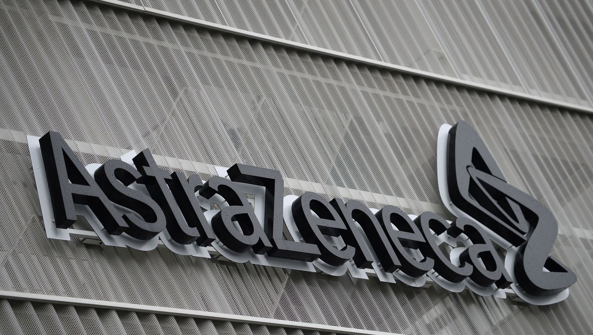 The AstraZeneca logo is pictured outside the AstraZeneca office building in Brussels as part of the coronavirus disease (COVID-19) vaccination campaign, Belgium, January 28, 2021. The AstraZeneca logo is pictured outside the AstraZeneca office building in Brussels as part of the coronavirus disease (COVID-19) vaccination campaign, Belgium, January 28, 2021. - Sputnik International, 1920, 01.02.2021