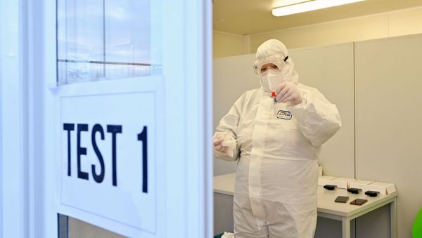 A medical worker controls a solution with a smear from a tested person in a quick test center, amid the coronavirus disease (COVID-19) pandemic, in Kodersdorf, Germany January 25, 2021. REUTERS/Matthias Rietschel - Sputnik International