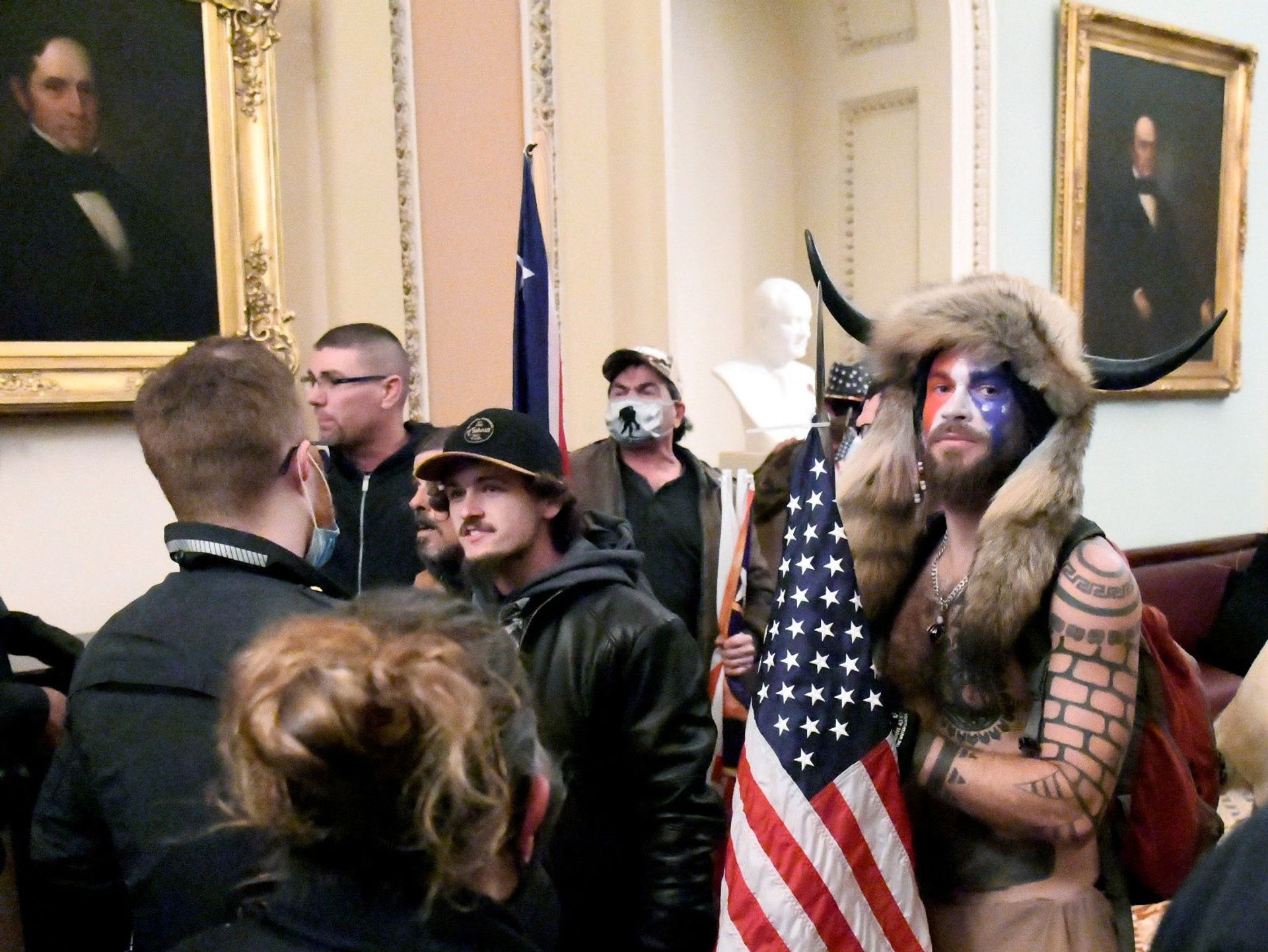 US Judge Orders Jail to Give 'QAnon Shaman' Organic Food After Rioter Goes on Hunger Strike - Sputnik International, 1920, 04.02.2021
