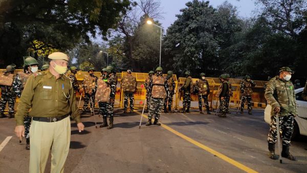 Security forces arrive at the site of the explosion near the Israeli Embassy in Delhi, India, on 29 January 2021. Security forces arrive at the site of the explosion near the Israeli Embassy in Delhi, India, on 29 January 2021. - Sputnik International