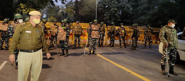 Security forces arrive at the site of the explosion near the Israeli Embassy in Delhi, India, on 29 January 2021. - Sputnik International
