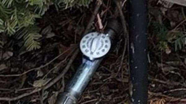 One of two pipe bombs discovered by federal authorities as hundreds of Trump loyalists stormed the US Capitol on January 6, 2021. - Sputnik International