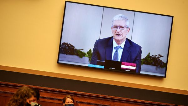 Apple CEO Tim Cook testifies before the House Judiciary Subcommittee on Antitrust, Commercial and Administrative Law on Online Platforms and Market Power, in the Rayburn House office Building on Capitol Hill - Sputnik International