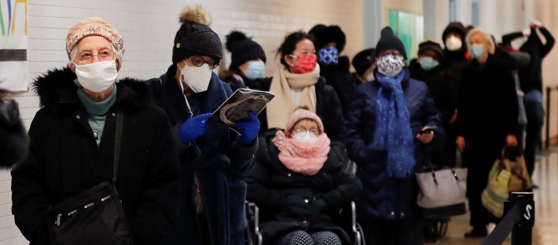 People wait in line to receive the Moderna COVID-19 Vaccine at a pop-up vaccination site operated by SOMOS Community Care during the coronavirus disease (COVID-19) pandemic in Manhattan in New York City, New York, U.S., January 29, 2021.  - Sputnik International, 1920, 08.02.2021