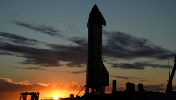The sun sets as SpaceX prepares their super heavy-lift Starship SN8 rocket  for a test launch this week at the company's facilities in Boca Chica, Texas, US December 1, 2020 - Sputnik International