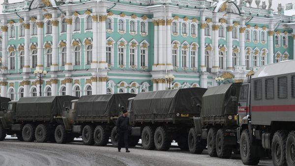 A convoy of military vans on Palace Square in Saint Petersburg ahead of unauthorised rally in support of opposition figure Alexey Navalny, 31 January 2021 - Sputnik International
