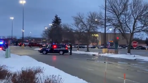 Shouting the Fox River Mall in Grand Chute - Sputnik International