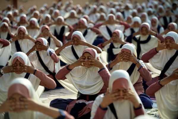 Indian school-girls attend a yoga workshop in Ahmedabad on 16 June 2015. - Sputnik International