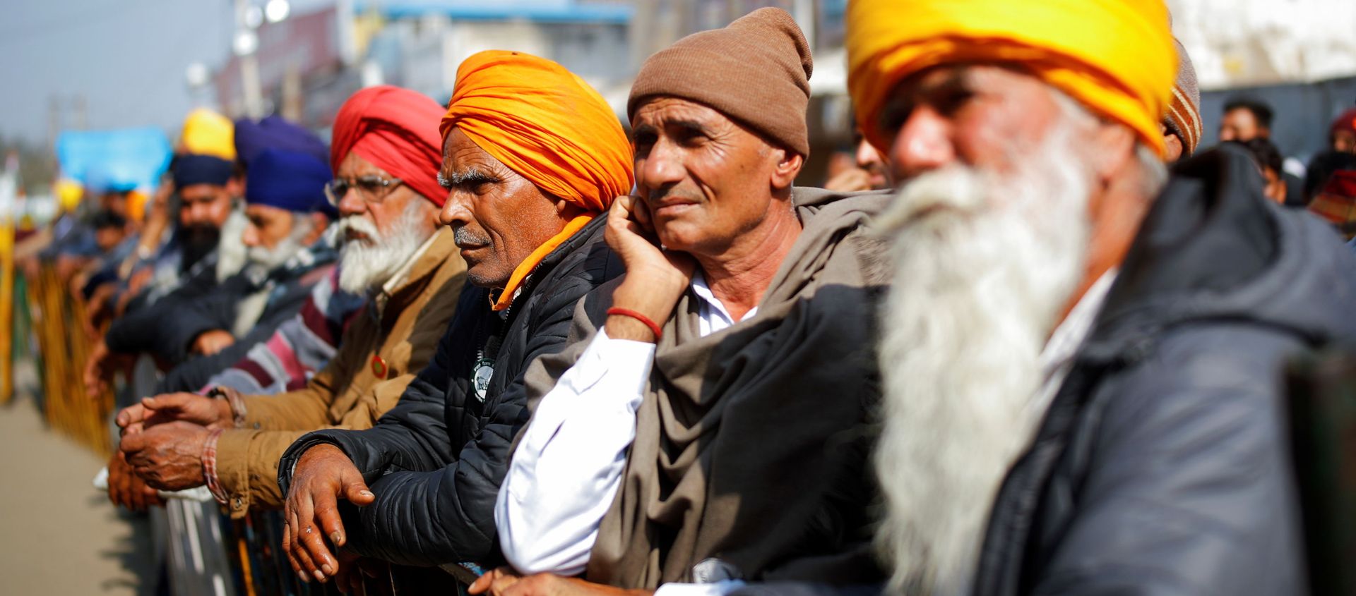 Farmers listen to a speaker during a protest against the farm laws at Singhu border near New Delhi Farmers listen to a speaker during a protest against the farm laws at Singhu border near New Delhi - Sputnik International, 1920, 01.02.2021