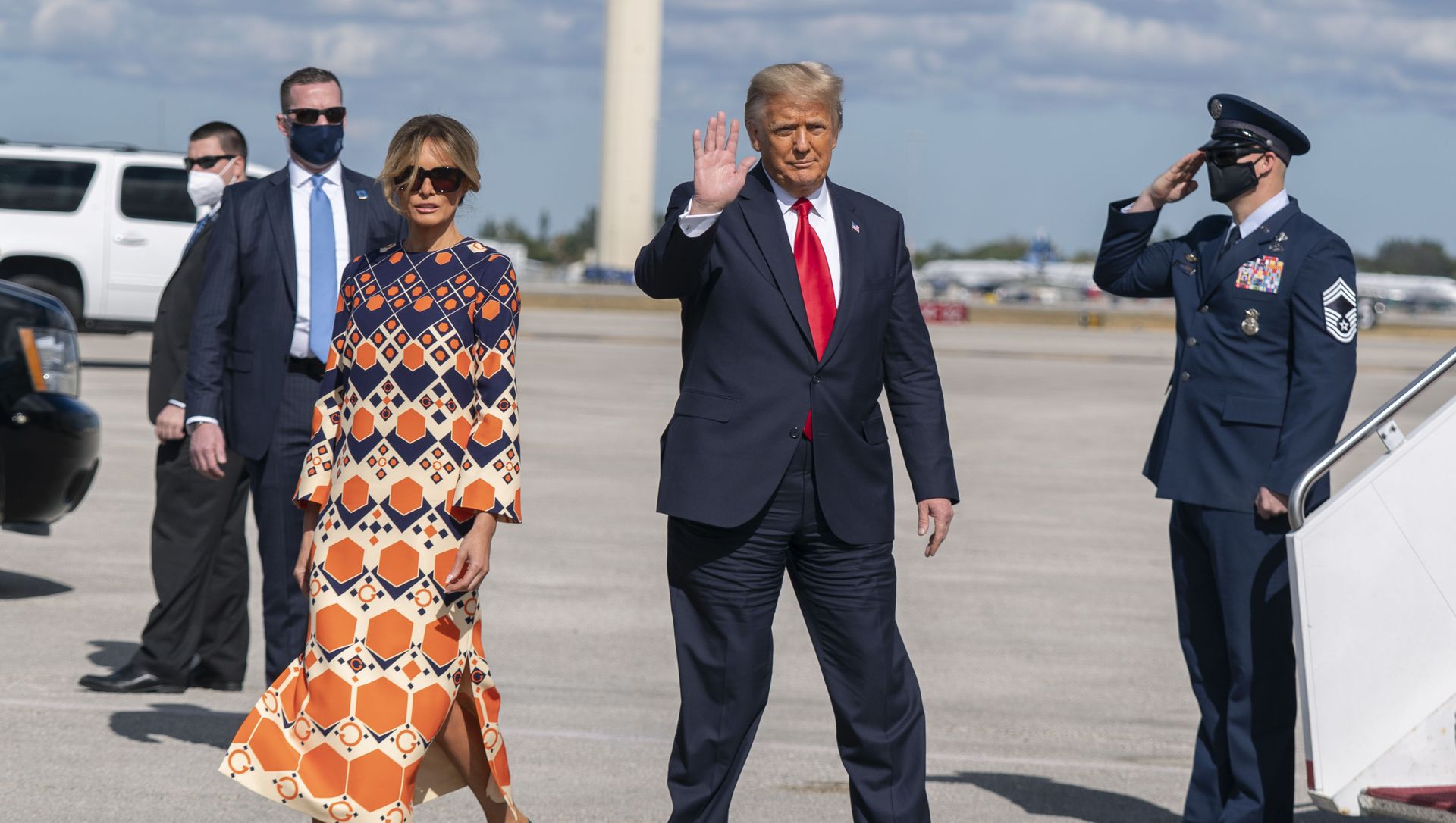 Former President Donald Trump and Melania Trump waves upon arrival at Palm Beach International Airport in West Palm Beach, Florida., Wednesday, 20 January 2021 Former President Donald Trump and Melania Trump waves upon arrival at Palm Beach International Airport in West Palm Beach, Florida., Wednesday, 20 January 2021 - Sputnik International, 1920, 28.03.2021