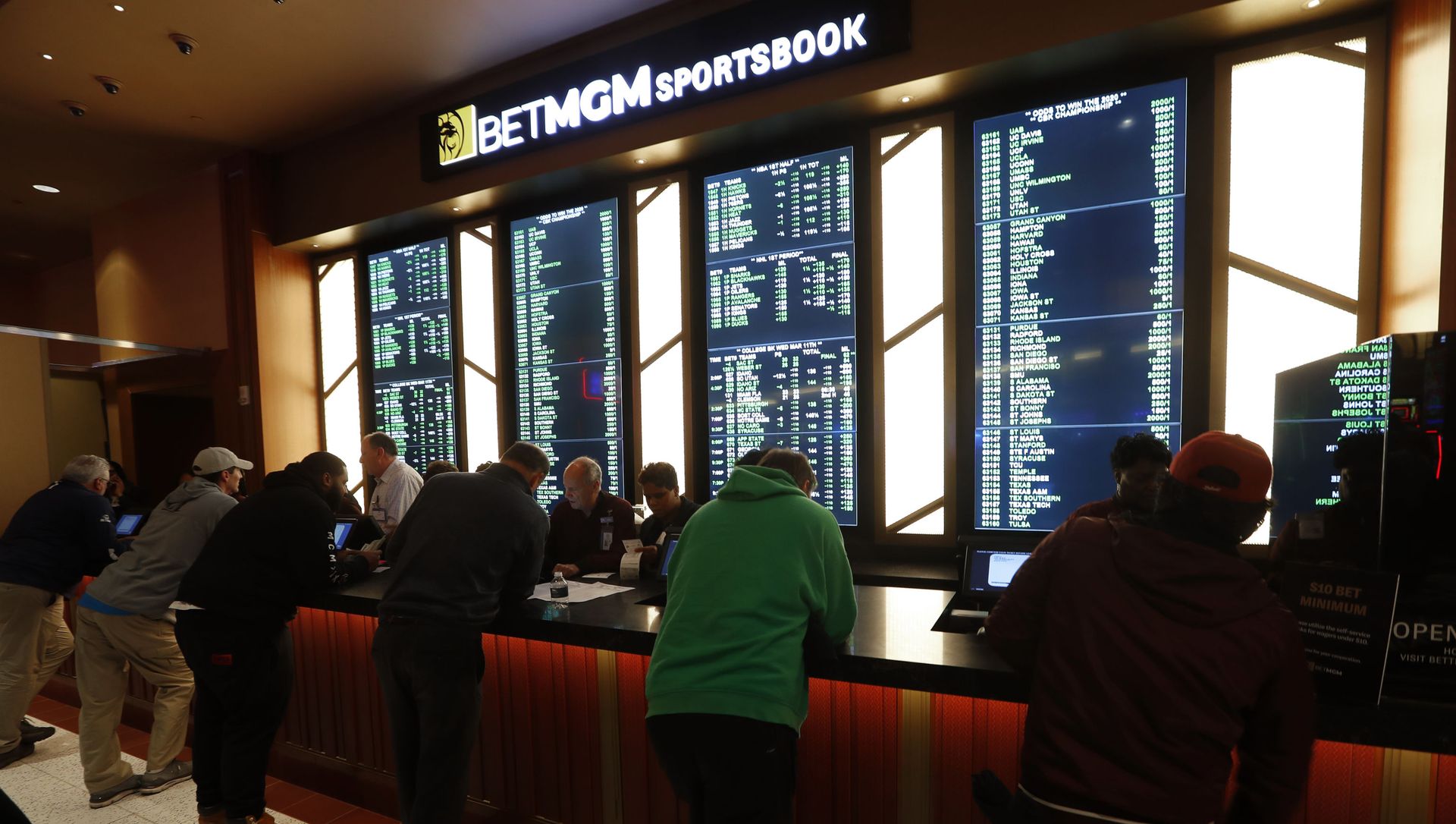 Gamblers place bets Gamblers place bets - Sputnik International, 1920, 01.02.2021