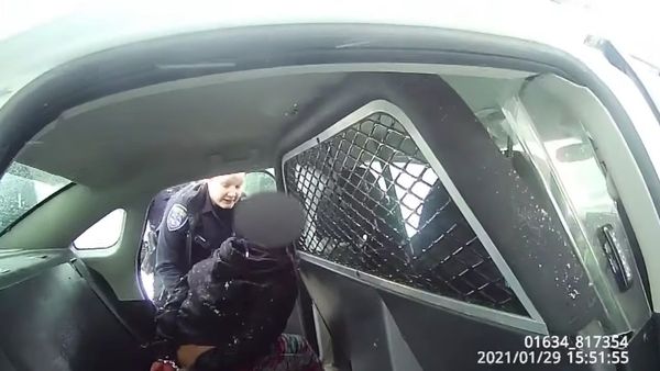 Screenshot image captures an officer with New York's Rochester Police Department threatening to use pepper spray on an unidentified nine-year-old girl. - Sputnik International