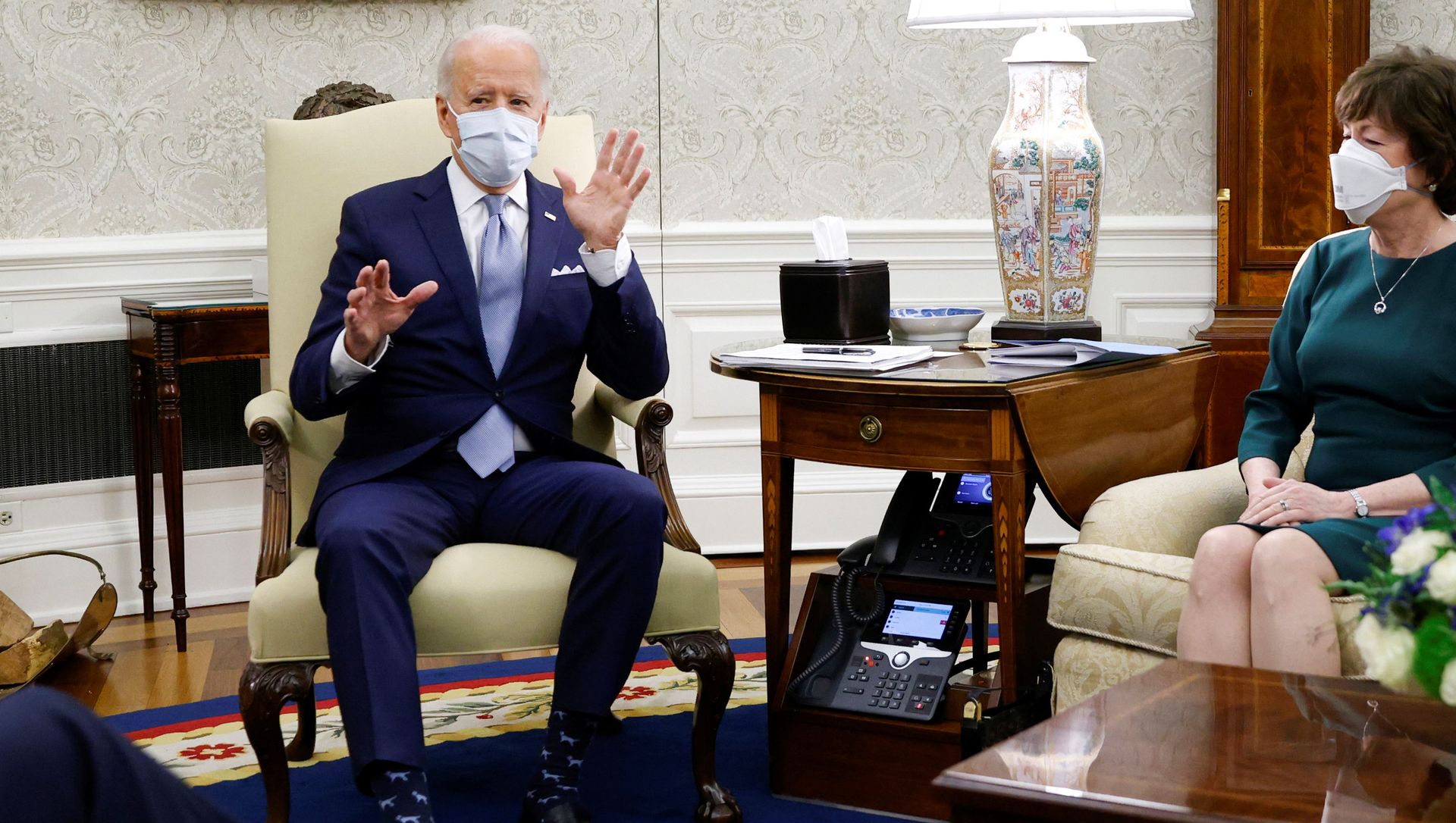 Senator Susan Collins (R-ME) looks over at U.S. President Joe Biden and Vice President Kamala Harris, not pictured, during a discussion on coronavirus disease (COVID-19) federal aid legislation inside the Oval Office at the White House in Washington, U.S., February 1, 2021. Senator Susan Collins (R-ME) looks over at U.S. President Joe Biden and Vice President Kamala Harris, not pictured, during a discussion on coronavirus disease (COVID-19) federal aid legislation inside the Oval Office at the White House in Washington, U.S., February 1, 2021. - Sputnik International, 1920, 02.02.2021