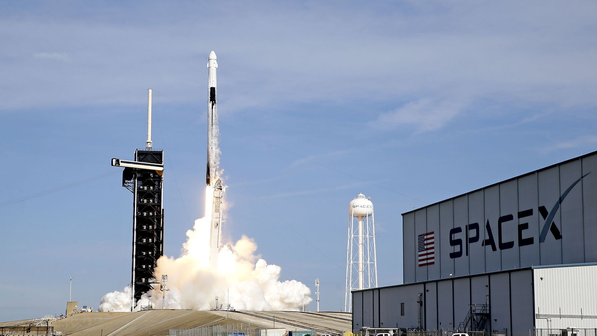 A SpaceX Falcon 9 rocket on a resupply mission to the International Space Station lifts off from pad 39A at the Kennedy Space Center in Cape Canaveral, Fla., Sunday, Dec. 6, 2020. A SpaceX Falcon 9 rocket on a resupply mission to the International Space Station lifts off from pad 39A at the Kennedy Space Center in Cape Canaveral, Fla., Sunday, Dec. 6, 2020. - Sputnik International, 1920, 03.04.2021