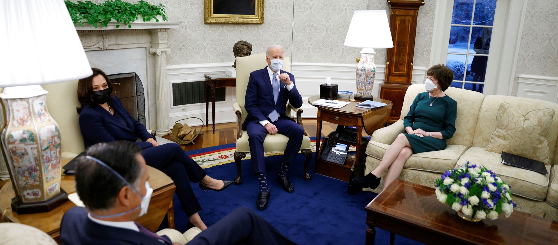 U.S. President Joe Biden and Vice President Kamala Harris meet with a group of Republican Senators to discuss coronavirus disease (COVID-19) federal aid legislation inside the Oval Office at the White House in Washington, U.S., February 1, 2021. U.S. President Joe Biden and Vice President Kamala Harris meet with a group of Republican Senators to discuss coronavirus disease (COVID-19) federal aid legislation inside the Oval Office at the White House in Washington, U.S., February 1, 2021. - Sputnik International, 1920, 02.02.2021