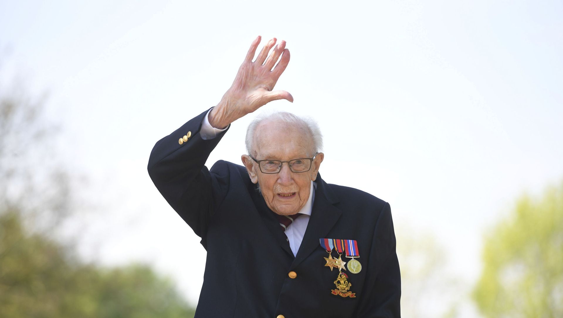 In this April 16, 2020 file photo, Captain Tom Moore waves after achieving his goal of 100 laps of his garden, at his home in Marston Moretaine, England. In this April 16, 2020 file photo, Captain Tom Moore waves after achieving his goal of 100 laps of his garden, at his home in Marston Moretaine, England. - Sputnik International, 1920, 02.02.2021
