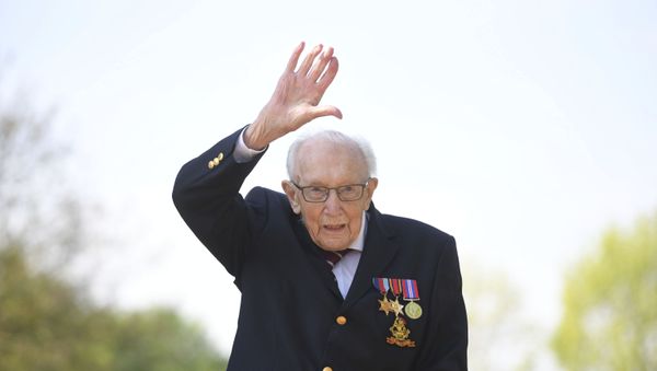  In this April 16, 2020 file photo, Captain Tom Moore waves after achieving his goal of 100 laps of his garden, at his home in Marston Moretaine, England. - Sputnik International