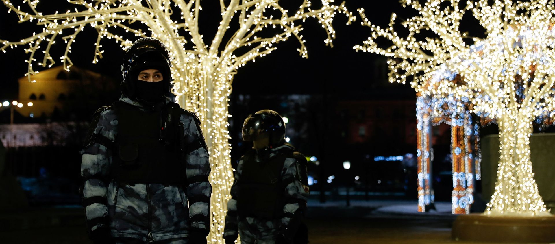 Riot police officers stand guard during a demonstration after Russian opposition leader Alexei Navalny was sentenced to three and a half years in jail, in Moscow, Russia February 2, 2021. - Sputnik International, 1920, 02.02.2021