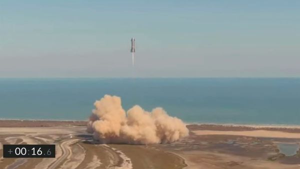 The SpaceX Starship SN9 prototype rocket lifts off for a test flight from its launch pad in Boca Chica - Sputnik International