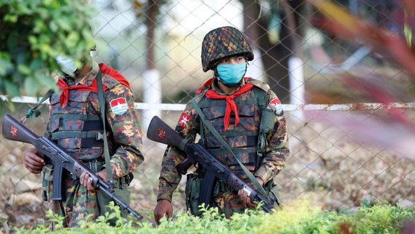Myanmar's soldiers walk near the congress compound in Naypyitaw, Myanmar, February 2, 2021. REUTERS/Stringer - Sputnik International