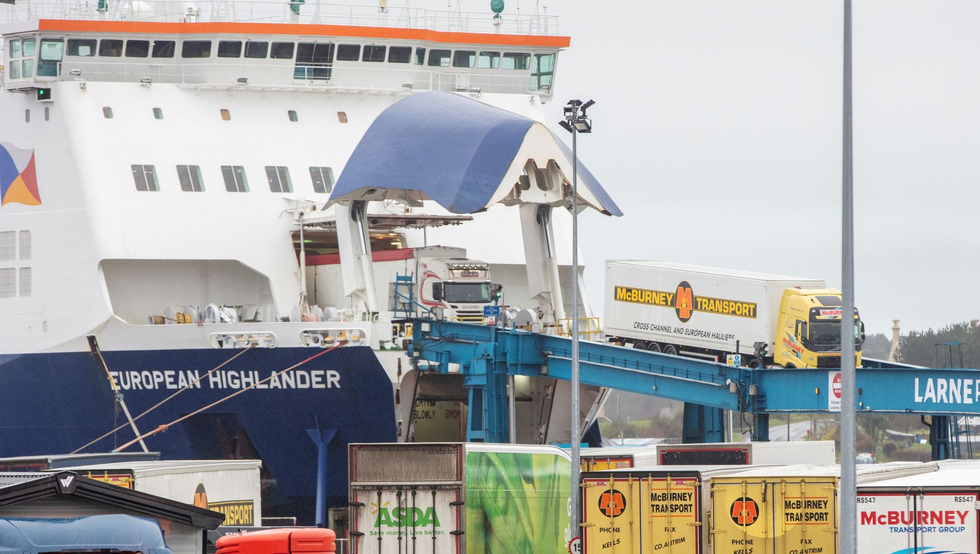 A P&0 ferry arrives at the Port of Larne in County Antrim, Northern Ireland on February 2, 2021. - The British government condemned threats to port workers implementing post-Brexit trade checks in Northern Ireland and called for clear heads to ease tensions. A P&0 ferry arrives at the Port of Larne in County Antrim, Northern Ireland on February 2, 2021. - The British government condemned threats to port workers implementing post-Brexit trade checks in Northern Ireland and called for clear heads to ease tensions. - Sputnik International, 1920, 03.02.2021