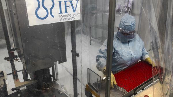Technician Mayelin Mejias works with the Soberana 02 COVID-19 vaccine at the packaging processing plant of the Finlay Vaccine Institute in Havana, Cuba, Wednesday, Jan. 20, 2021. The director of the Finlay Institute said that Cuba hopes to immunize the country’s entire population this year with their own “Soberana 02” vaccines. - Sputnik International