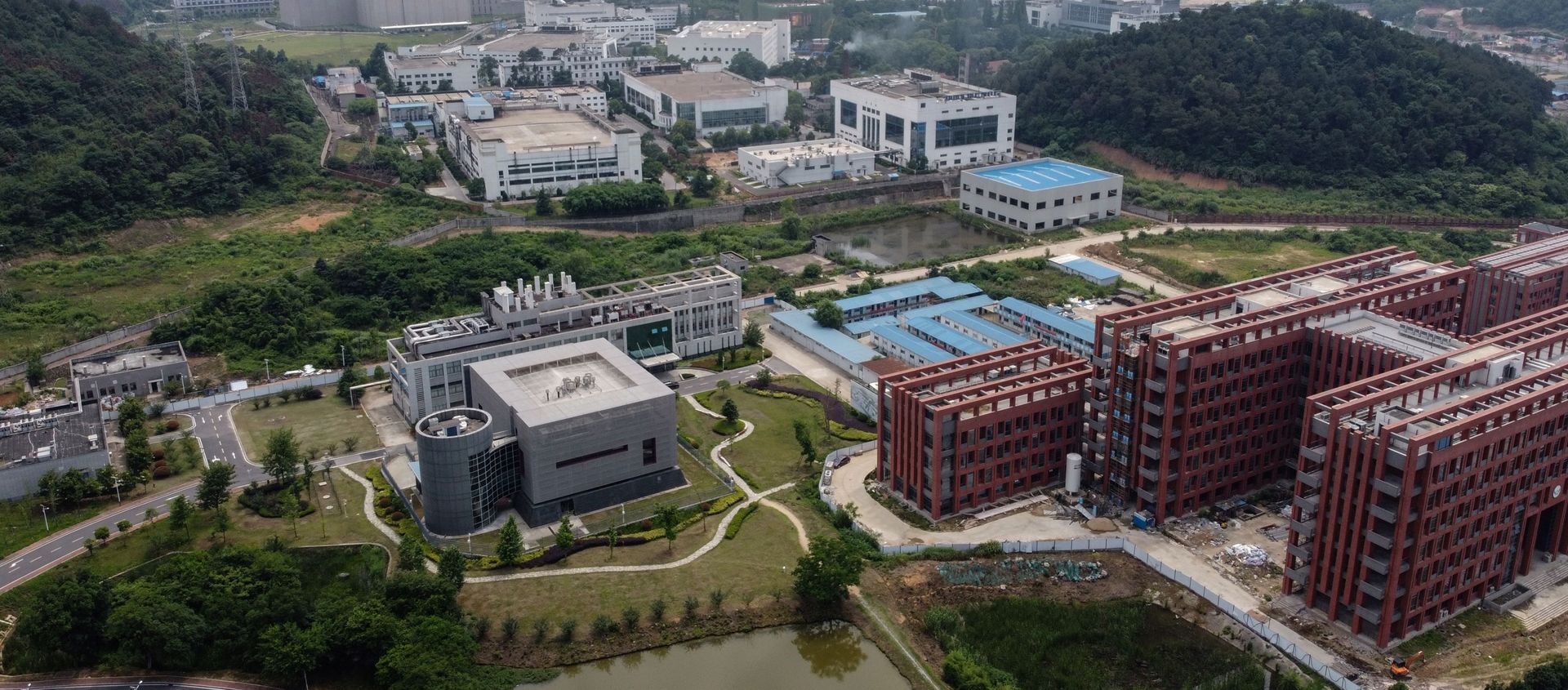 This aerial view shows the P4 laboratory (centre L) on the campus of the Wuhan Institute of Virology in Wuhan in China's central Hubei province on May 27, 2020. This aerial view shows the P4 laboratory (centre L) on the campus of the Wuhan Institute of Virology in Wuhan in China's central Hubei province on May 27, 2020. - Sputnik International, 1920, 04.02.2021