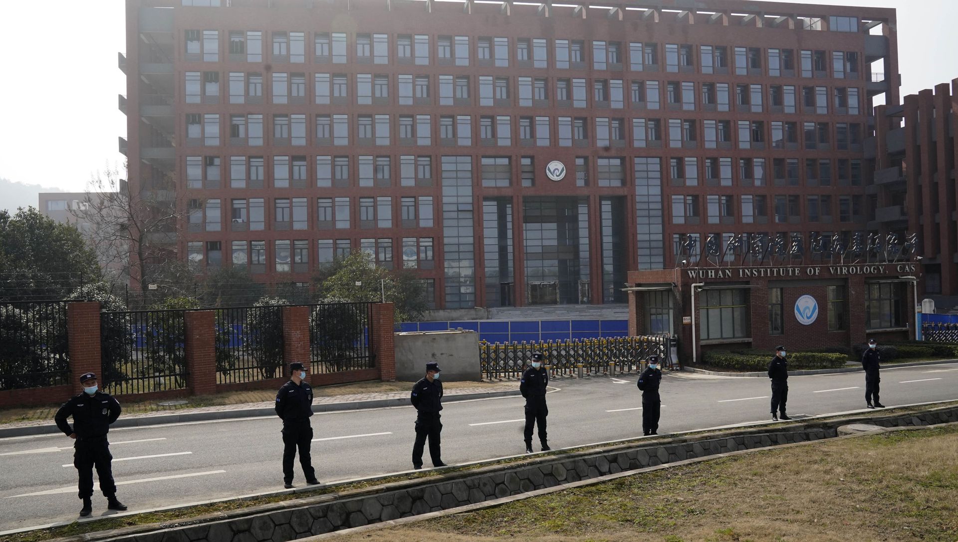 Security personnel gather near the entrance to the Wuhan Institute of Virology during a visit by the World Health Organization team in Wuhan in China's Hubei province on Wednesday, Feb. 3, 2021. Security personnel gather near the entrance to the Wuhan Institute of Virology during a visit by the World Health Organization team in Wuhan in China's Hubei province on Wednesday, Feb. 3, 2021. - Sputnik International, 1920, 11.03.2021
