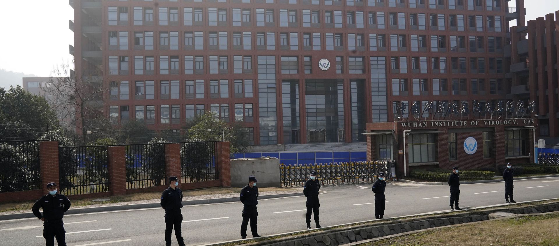 Security personnel gather near the entrance to the Wuhan Institute of Virology during a visit by the World Health Organization team in Wuhan in China's Hubei province on Wednesday, Feb. 3, 2021. Security personnel gather near the entrance to the Wuhan Institute of Virology during a visit by the World Health Organization team in Wuhan in China's Hubei province on Wednesday, Feb. 3, 2021. - Sputnik International, 1920, 11.03.2021