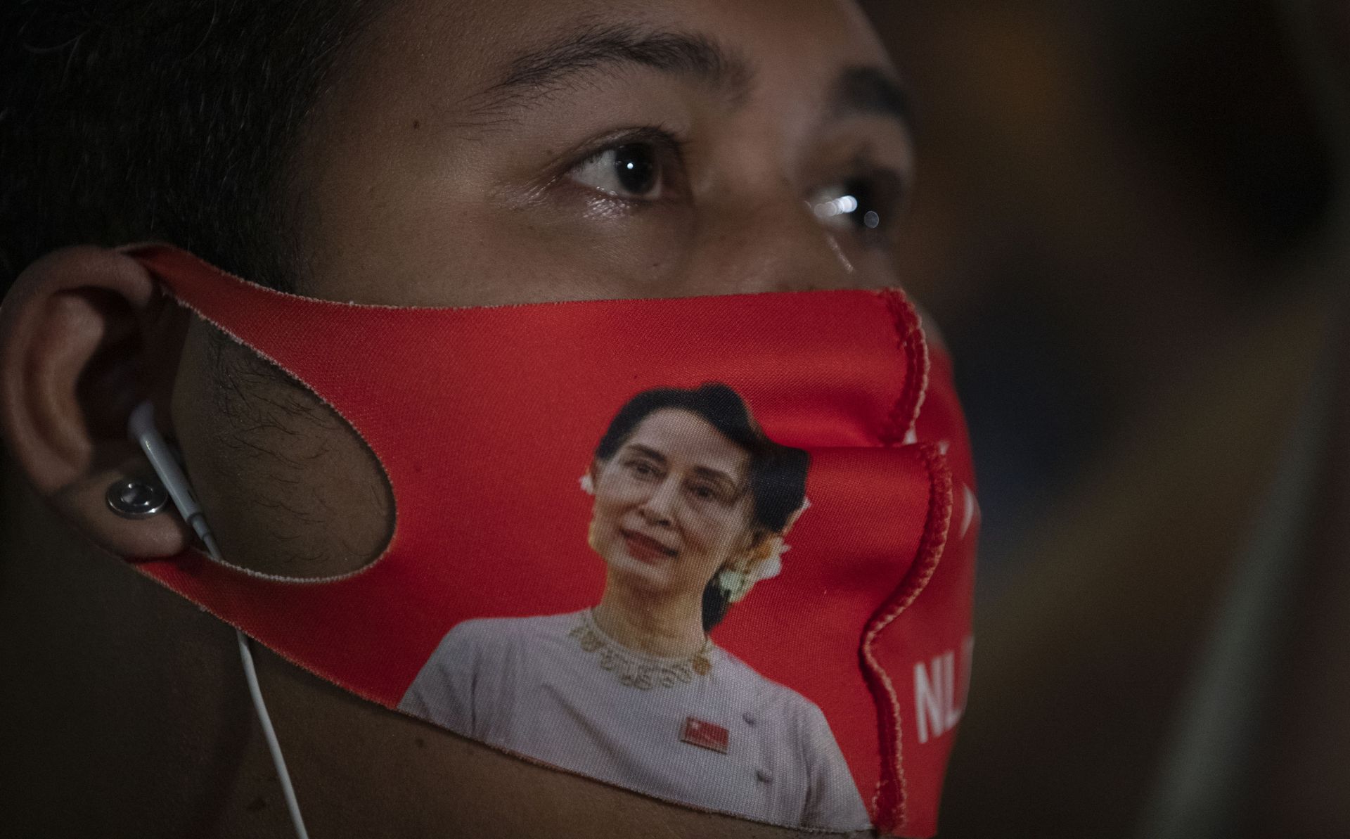 A Myanmar national living in Thailand wears a face mask with the image of Myanmar leader Aung San Suu Kyi during a protest in front of Myanmar Embassy in Bangkok, Thailand, Thursday, Feb. 4, 2021. The military announced Monday that it will take power for one year, accusing Suu Kyi's government of not investigating allegations of voter fraud in recent elections. Suu Kyi's party swept that vote and the military-backed party did poorly. The state Election Commission has refuted the allegations. A Myanmar national living in Thailand wears a face mask with the image of Myanmar leader Aung San Suu Kyi during a protest in front of Myanmar Embassy in Bangkok, Thailand, Thursday, Feb. 4, 2021. The military announced Monday that it will take power for one year, accusing Suu Kyi's government of not investigating allegations of voter fraud in recent elections. Suu Kyi's party swept that vote and the military-backed party did poorly. The state Election Commission has refuted the allegations. - Sputnik International, 1920, 12.10.2022