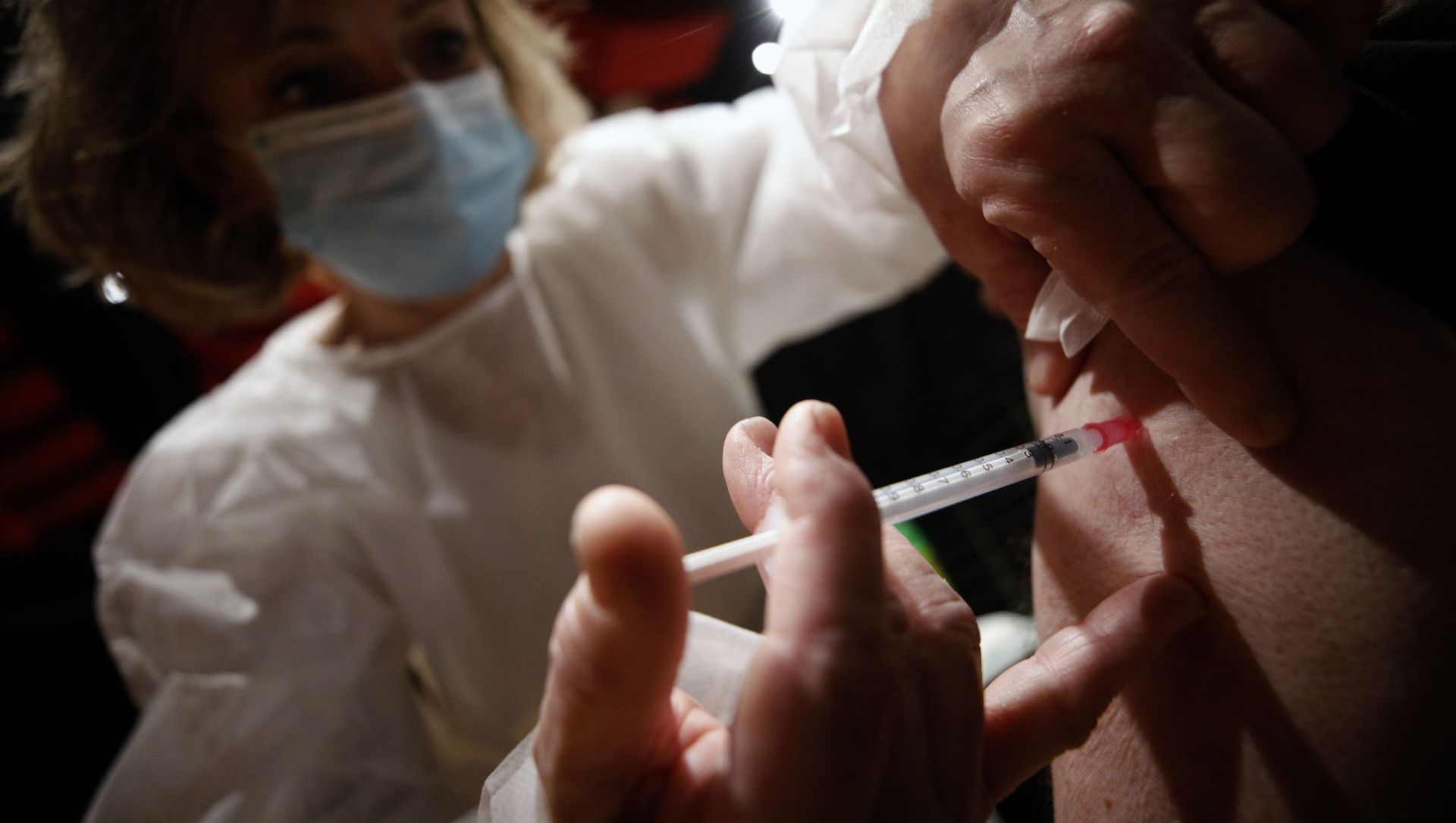 A man receives the Moderna COVID-19 vaccine at a vaccination center in Schiltigheim, eastern France, Thursday Jan. 28, 2021. A man receives the Moderna COVID-19 vaccine at a vaccination center in Schiltigheim, eastern France, Thursday Jan. 28, 2021. - Sputnik International, 1920, 05.03.2021