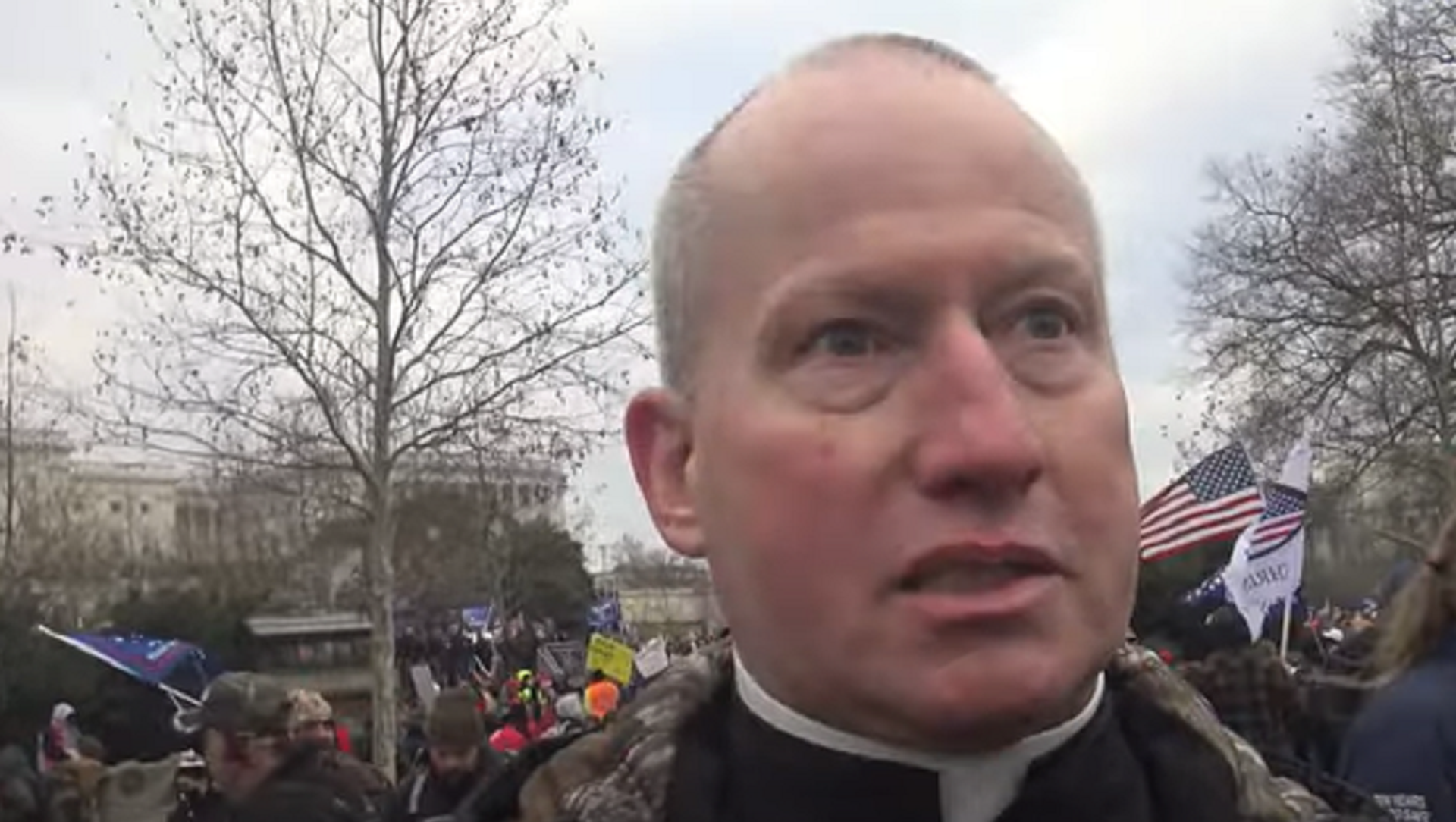US Priest Under Fire for Performing ‘Exorcism’ on Capitol During Riots US Priest Under Fire for Performing ‘Exorcism’ on Capitol During Riots - Sputnik International, 1920, 04.02.2021