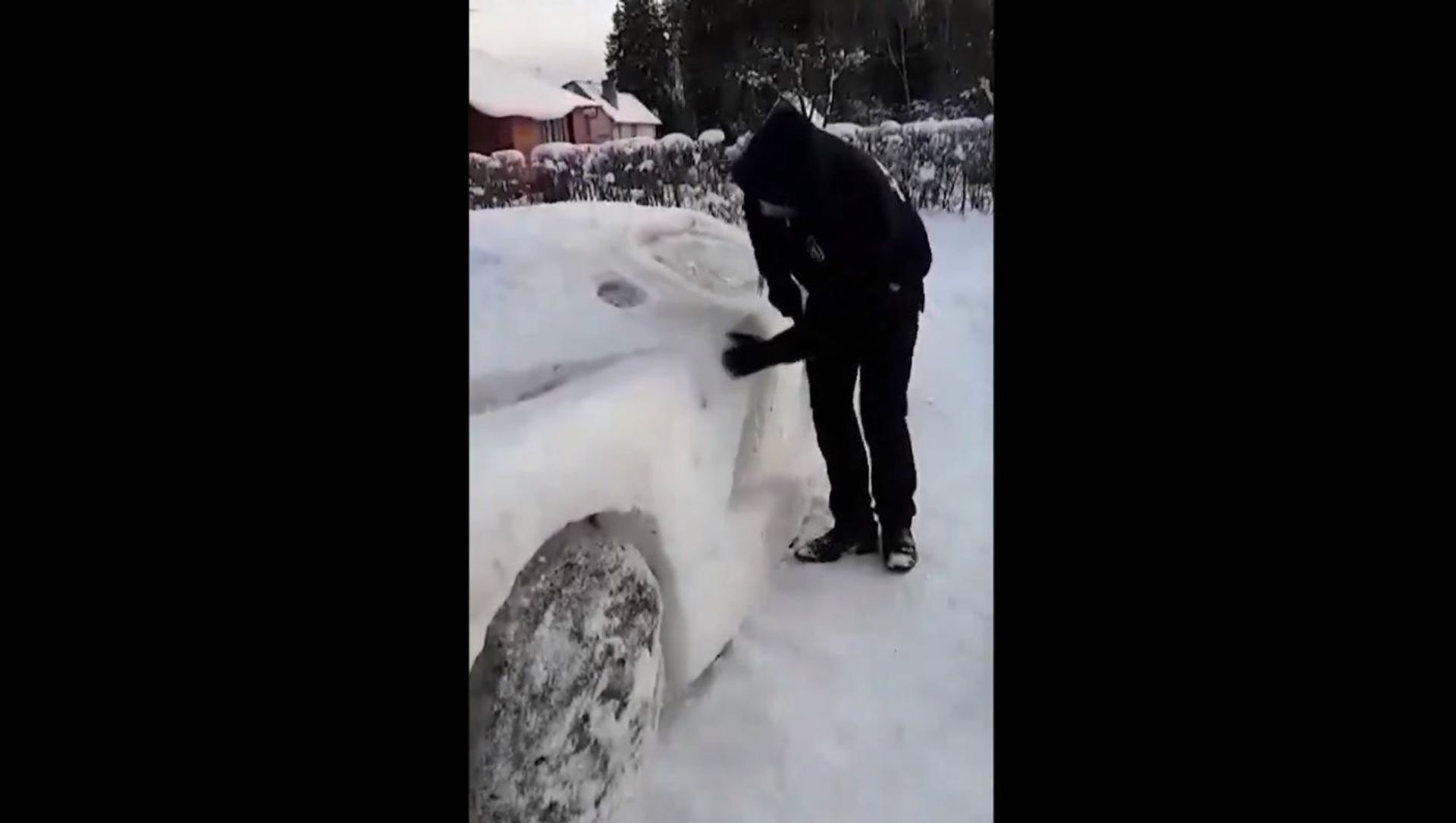 Man doing a snow ferrari in Lithuania Man doing a snow ferrari in Lithuania - Sputnik International, 1920, 05.02.2021