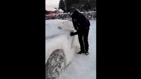 Man doing a snow ferrari in Lithuania - Sputnik International