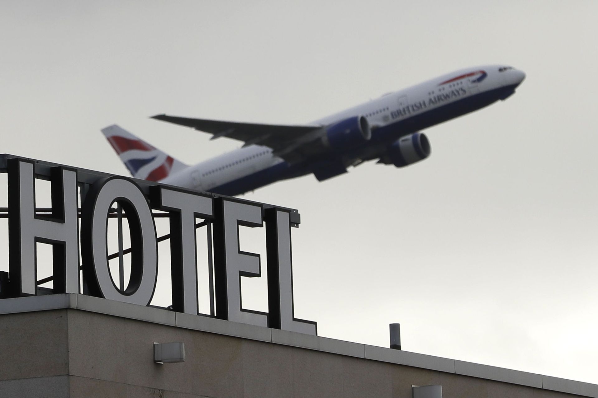 UK Hotel Quarantine Measures Go Into Effect Amid Mixed Opinions UK Hotel Quarantine Measures Go Into Effect Amid Mixed Opinions - Sputnik International, 1920, 15.02.2021