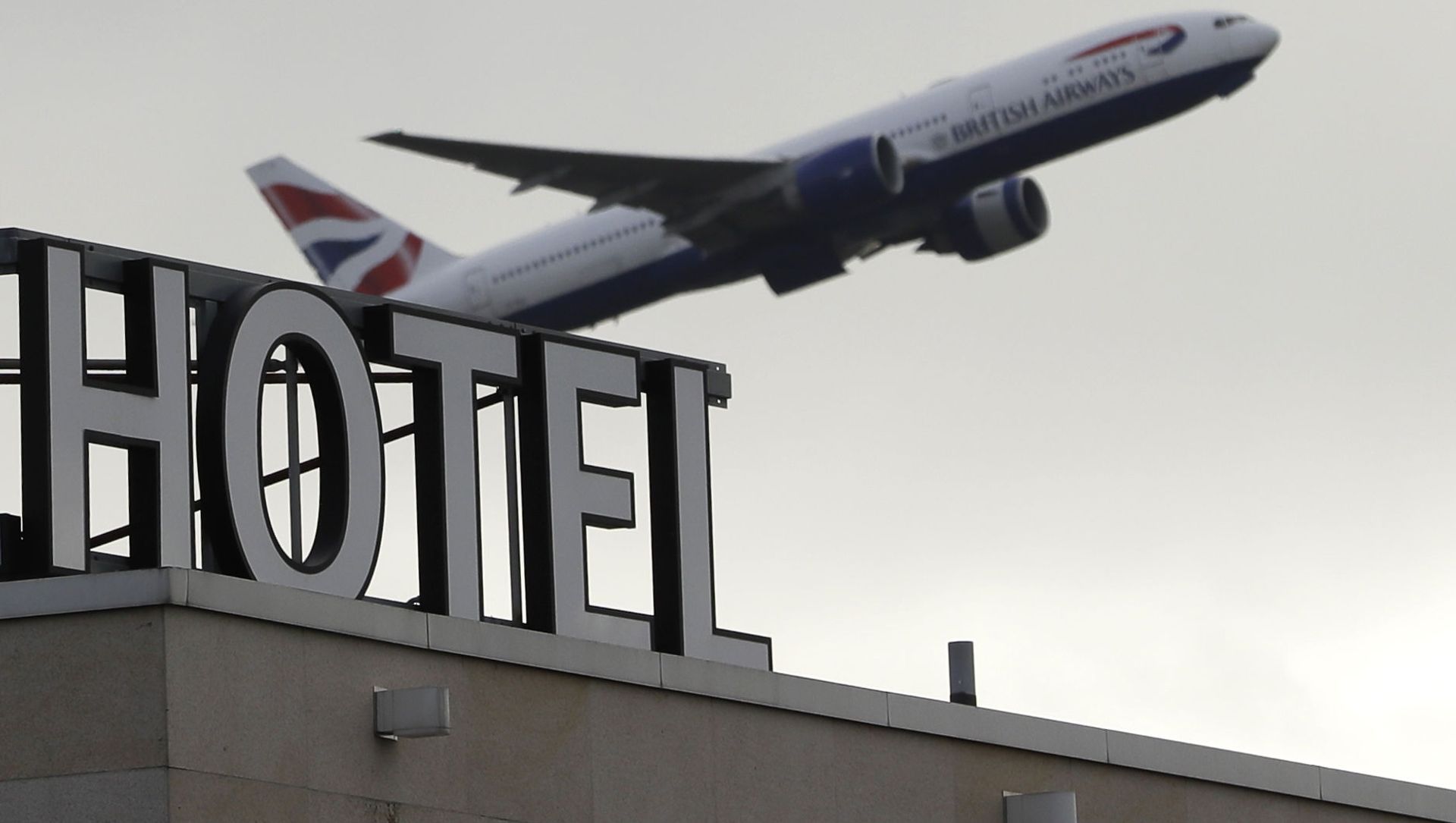 A plane takes off from Heathrow Airport in London, Friday, Feb. 5, 2021. A plane takes off from Heathrow Airport in London, Friday, Feb. 5, 2021. - Sputnik International, 1920, 01.04.2021