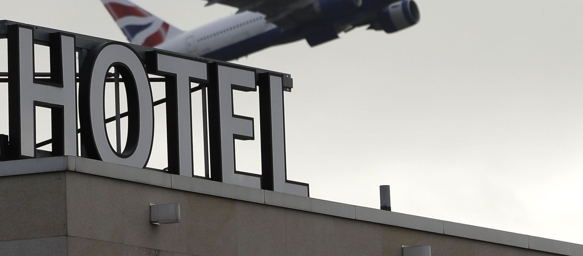A plane takes off from Heathrow Airport in London, Friday, 5 February 2021. - Sputnik International, 1920, 05.02.2021