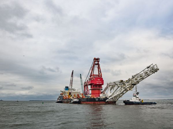 Pipe-laying vessel Fortuna leaves the port of Wismar - Sputnik International