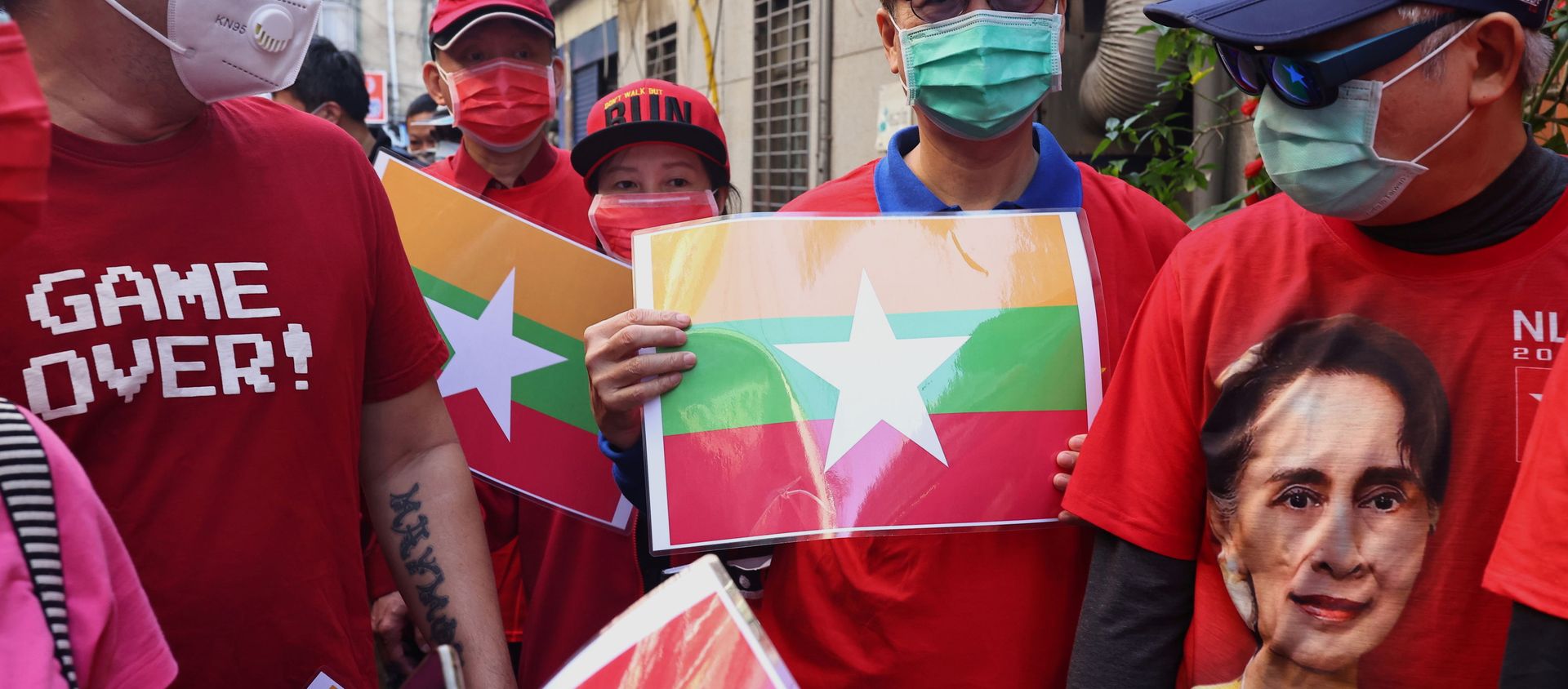 Members of the Burmese community in Taipei protest against the Myanmar military coup in Little Burma, home to many of Taiwan's Burmese immigrants, in Taipei, Taiwan,6 February 2021. REUTERS/Ann Wang Members of the Burmese community in Taipei protest against the Myanmar military coup in Little Burma, home to many of Taiwan's Burmese immigrants, in Taipei, Taiwan,6 February 2021. REUTERS/Ann Wang - Sputnik International, 1920, 09.02.2021