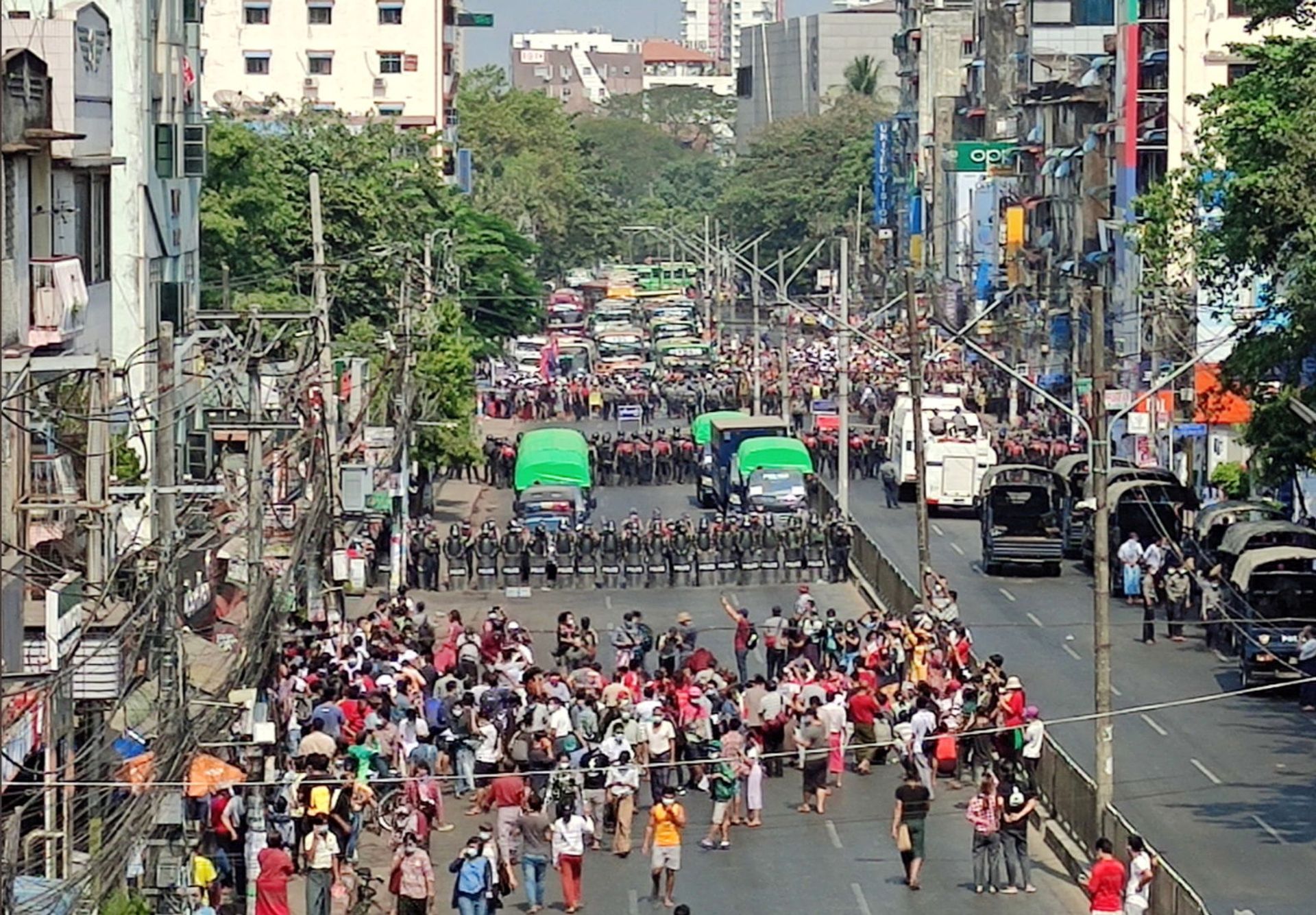 Hundreds of Myanmar Lawmakers Reject Military Takeover, Vote to Fight for Democracy Hundreds of Myanmar Lawmakers Reject Military Takeover, Vote to Fight for Democracy - Sputnik International, 1920, 06.02.2021