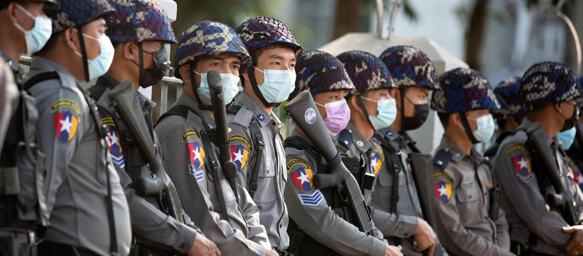 Police officers wait for protests against coup in Yangon, Myanmar 4 February 2021. REUTERS/Stringer Police officers wait for protests against coup in Yangon, Myanmar 4 February 2021. REUTERS/Stringer - Sputnik International, 1920, 16.02.2021