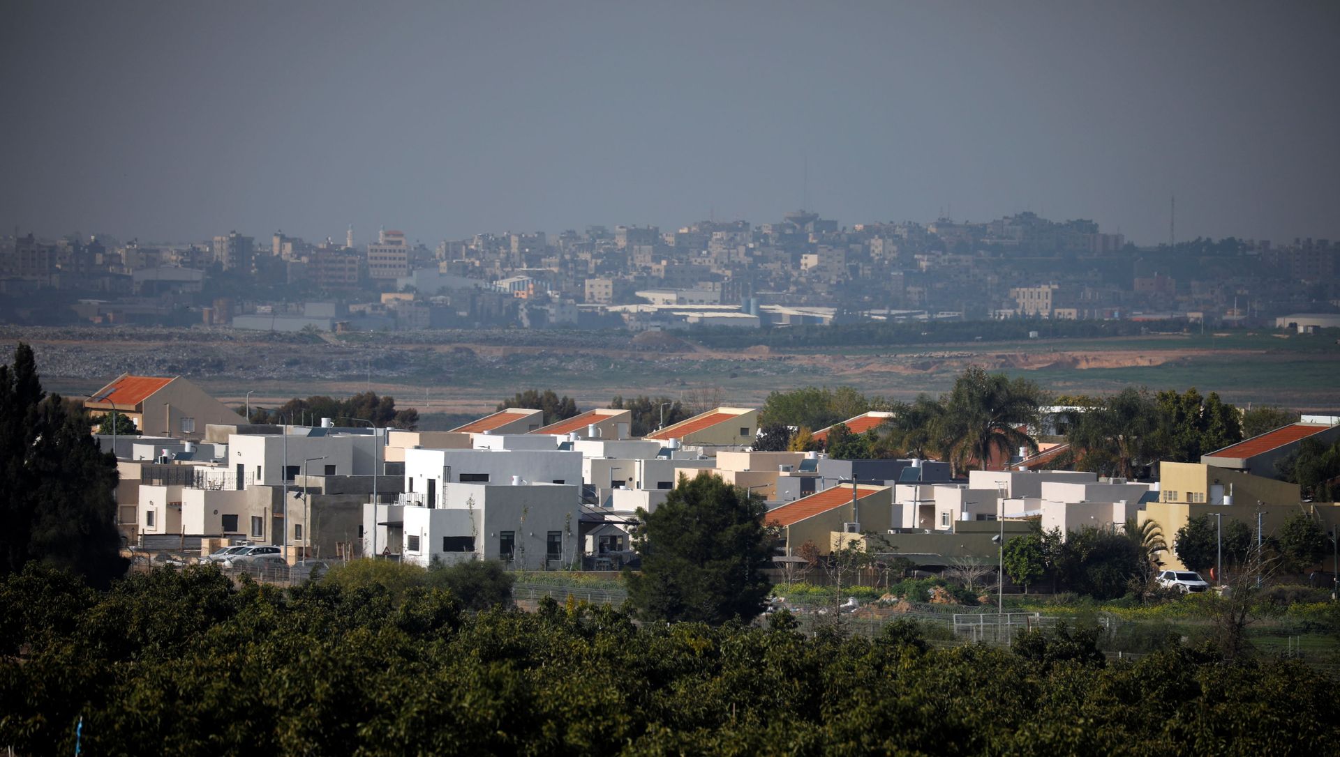 A general view shows an Israeli village in the foreground and part of the Gaza Strip, as it is seen from the Israeli side of the Israel- Gaza border February 6, 2021. REUTERS/Amir Cohen A general view shows an Israeli village in the foreground and part of the Gaza Strip, as it is seen from the Israeli side of the Israel- Gaza border February 6, 2021. REUTERS/Amir Cohen - Sputnik International, 1920, 06.02.2021