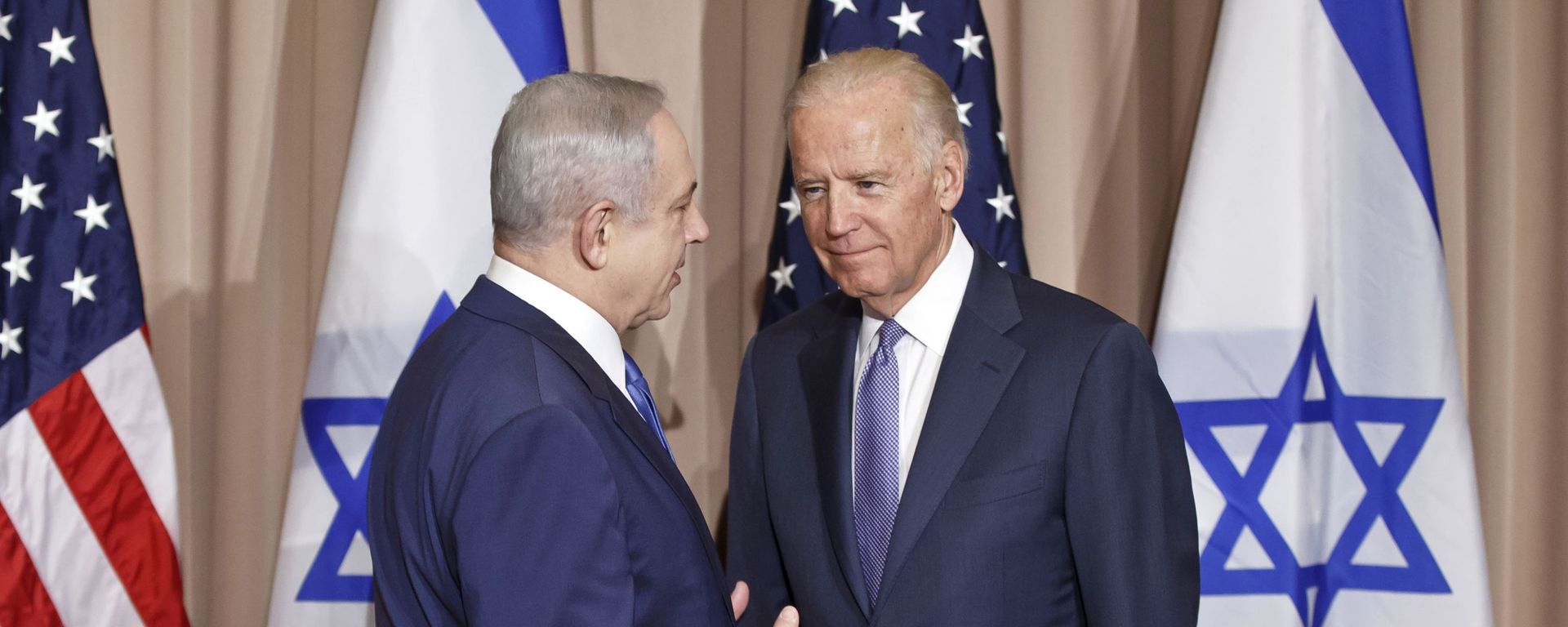 Israeli Prime Minister Benjamin Netanyahu, left, and US Vice-President Joe Biden pose for the media prior to a meeting on the sidelines of the World Economic Forum in Davos, Switzerland, Thursday, Jan. 21, 2016. Israeli Prime Minister Benjamin Netanyahu, left, and US Vice-President Joe Biden pose for the media prior to a meeting on the sidelines of the World Economic Forum in Davos, Switzerland, Thursday, Jan. 21, 2016. - Sputnik International, 1920, 24.01.2024