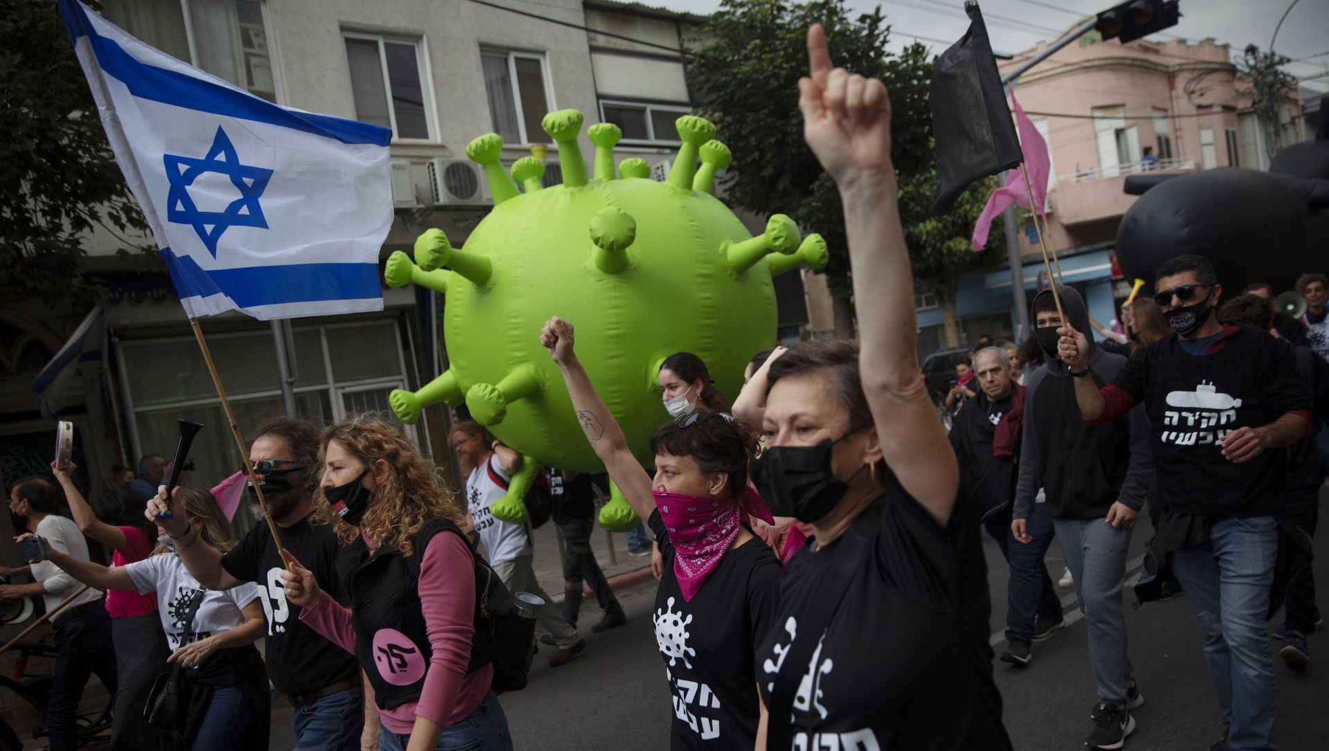 Israeli protesters march with a large inflatable model of the coronavirus during a demonstration against Israeli Prime Minister Benjamin Netanyahu in Tel Aviv, Israel, Friday, Feb. 5, 2021. Israeli protesters march with a large inflatable model of the coronavirus during a demonstration against Israeli Prime Minister Benjamin Netanyahu in Tel Aviv, Israel, Friday, Feb. 5, 2021. - Sputnik International, 1920, 07.02.2021